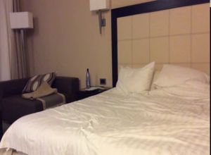 Дядя трахает жирную мамашу раком